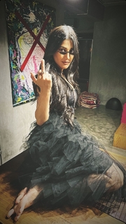 Shruti Haasan feet photo thumbnail