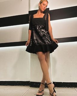 Nicole Neumann feet photo thumbnail