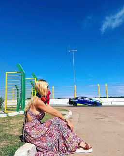 Nicole Neumann feet photo thumbnail