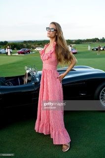 Nina Agdal feet photo thumbnail