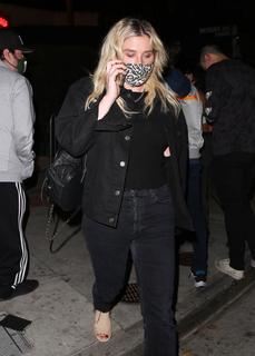 Kesha feet photo thumbnail