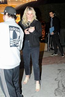 Kesha feet photo thumbnail