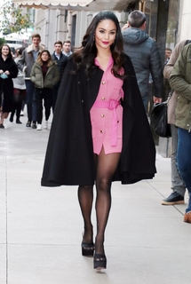Vanessa Hudgens feet photo thumbnail