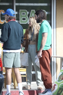 Julianne Hough feet photo thumbnail