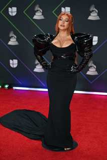 Christina Aguilera feet photo thumbnail