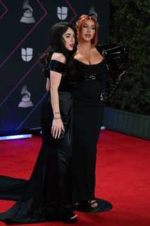Christina Aguilera feet photo thumbnail