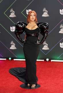 Christina Aguilera feet photo thumbnail