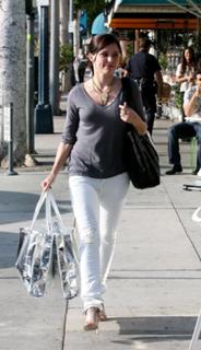 Sophia Bush feet photo thumbnail