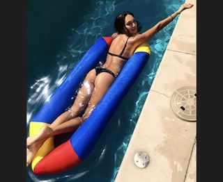 Scarlet Vas feet photo thumbnail