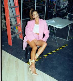 Alessandra Ambrosio feet photo thumbnail
