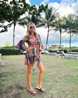 Molly Sims feet photo thumbnail