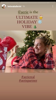 Kelsea Ballerini feet photo thumbnail