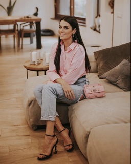 Valentina Vignali feet photo thumbnail