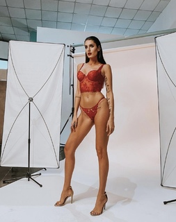 Valentina Vignali feet photo thumbnail