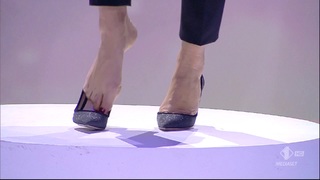Elena Santarelli feet photo thumbnail