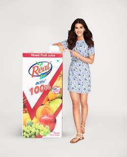 Kriti Sanon feet photo thumbnail