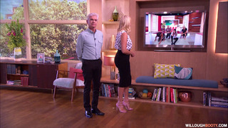 Holly Willoughby feet photo thumbnail
