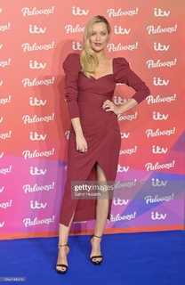 Laura Whitmore feet photo thumbnail