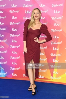 Laura Whitmore feet photo thumbnail