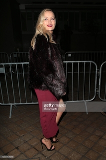 Laura Whitmore feet photo thumbnail