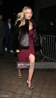 Laura Whitmore feet photo thumbnail