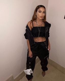 Anitta feet photo thumbnail
