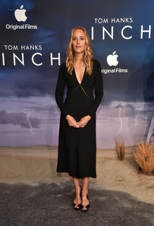 Kim Raver feet photo thumbnail