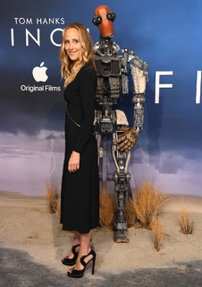 Kim Raver feet photo thumbnail