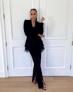 Tia Mowry feet photo thumbnail