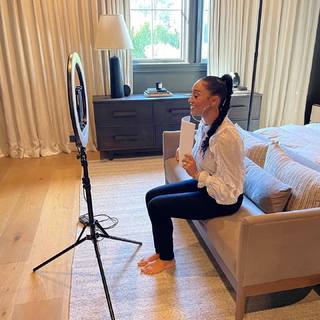 Tia Mowry feet photo thumbnail