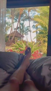Alessandra Ambrosio feet photo thumbnail