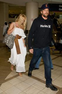 Pamela Anderson feet photo thumbnail