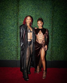 Halle Bailey feet photo thumbnail