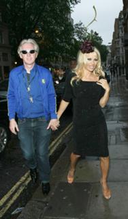 Pamela Anderson feet photo thumbnail