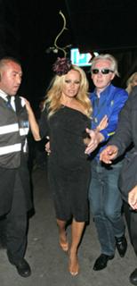Pamela Anderson feet photo thumbnail