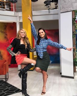 Tania Rincón feet photo thumbnail