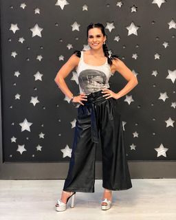Tania Rincón feet photo thumbnail