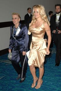 Pamela Anderson feet photo thumbnail