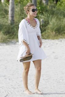 Hayden Panettiere feet photo thumbnail
