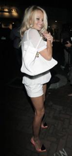 Pamela Anderson feet photo thumbnail