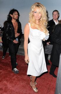 Pamela Anderson feet photo thumbnail