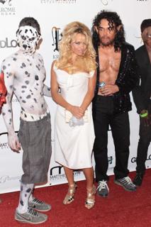 Pamela Anderson feet photo thumbnail