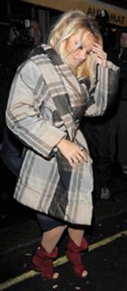 Pamela Anderson feet photo thumbnail