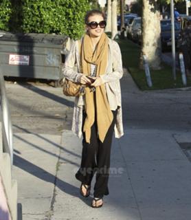 AnnaLynne McCord feet photo thumbnail