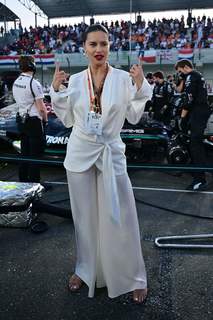 Adriana Lima feet photo thumbnail