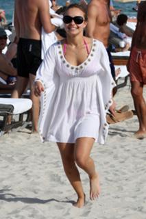 Hayden Panettiere feet photo thumbnail