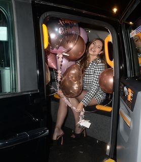 Kelly Brook feet photo thumbnail