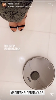 Xenia Tchoumitcheva feet photo thumbnail