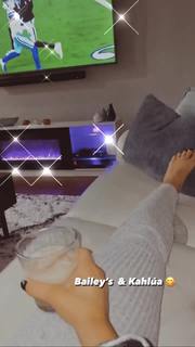Amanda Saccomanno feet photo thumbnail