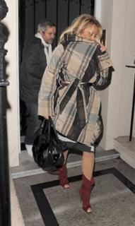 Pamela Anderson feet photo thumbnail